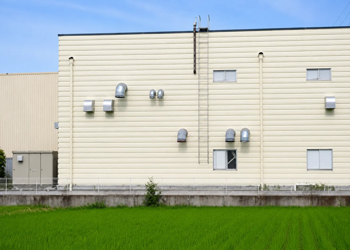 新設工場の諸装置駆動音の防音対策